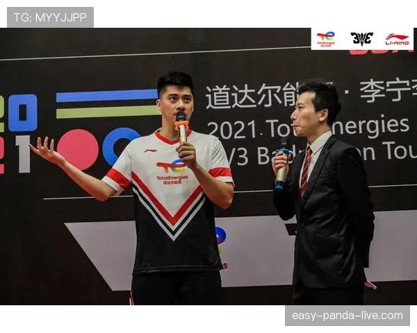 傅海峰退役后住广州豪宅，每天五点起床遛弯像在拍偶像剧