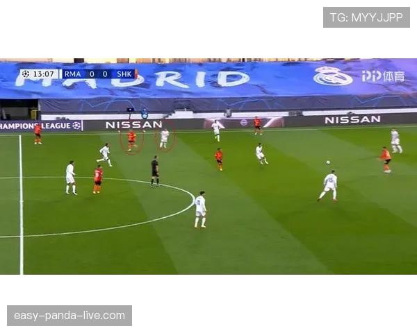 孔蒂的高强度逼抢与三中卫体系如何塑造球队战术纪律